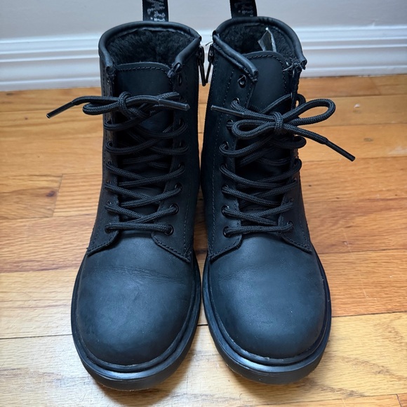 Dr. Martens Black Leather Children’s Boots- Fleece Lined - Picture 5 of 8